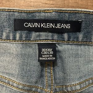 Men’s Calvin Klein Jeans 30/30, light wash.